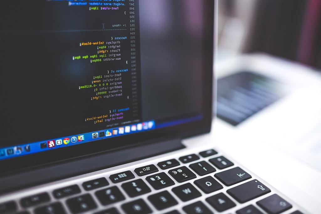 Advanced quantum computer with superconducting qubits and cooling systems