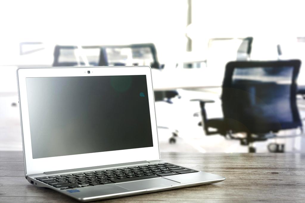 Dr. Sarah Lee, AI and Neural Networks Researcher